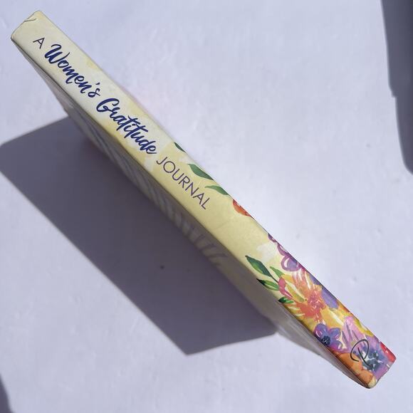 A Womens Gratitude Journal 200 Writing Prompts and Inspirational Quotes Paperbac - Picture 6 of 6